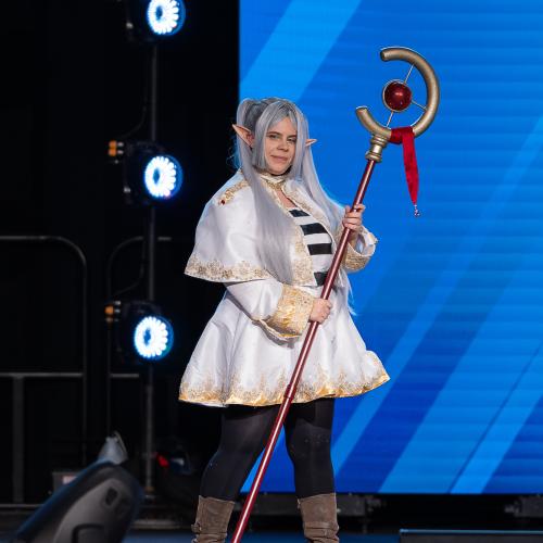 Frieren from Frieren: Beyond Journeys End
Cosplayer: Blue Moon.Cosplay
https://www.instagram.com/bluemoon_cos4/