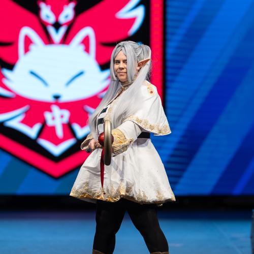 Frieren from Frieren: Beyond Journeys End
Cosplayer: Blue Moon.Cosplay
https://www.instagram.com/bluemoon_cos4/