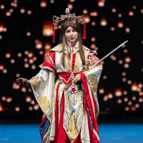 Crown Prince Xie Lian (Shie Leaan) from Heaven Officials Blessing
Cosplayer: feathered.cos
https://www.instagram.com/feathered.cos/
