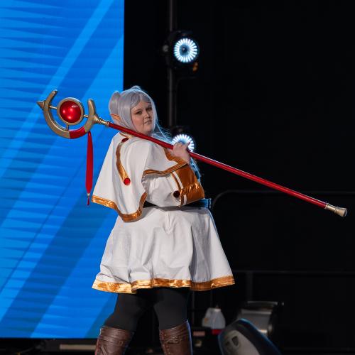 Frieren from Frieren: Beyond Journey's End
Cosplayer: AuroralRose Cosplay
https://www.instagram.com/auroralrosecosplay/