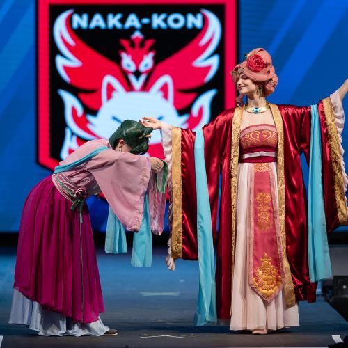 Maomao and Gyokuyou from Apothecary Diaries 
Cosplayers: Kaizley, Gray
https://www.tiktok.com/@rose.dezign
https://www.tiktok.com/@pastel.fruit
https://www.instagram.com/rose.dezigne/
https://www.instagram.com/pastel.fruit202/