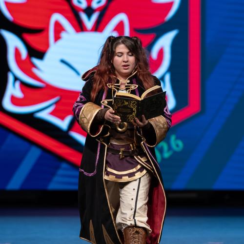 Robin from Fire Emblem Awakening
Cosplayer: Nola Cosplay
https://www.instagram.com/nolacosplay/