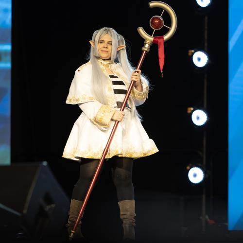 Frieren from Frieren: Beyond Journeys End
Cosplayer: Blue Moon.Cosplay
https://www.instagram.com/bluemoon_cos4/