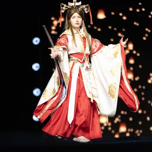 Crown Prince Xie Lian (Shie Leaan) from Heaven Officials Blessing
Cosplayer: feathered.cos
https://www.instagram.com/feathered.cos/