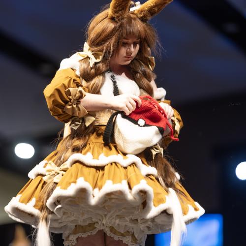 Eevee from Pokémon
Cosplayer: CrowThatCosplays
https://www.instagram.com/crowthatcosplays/
https://www.tiktok.com/@crowthatcosplays