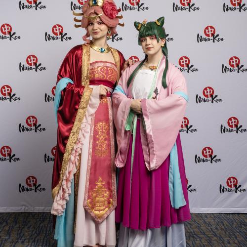 Maomao and Gyokuyou from Apothecary Diaries 
Cosplayers: Kaizley, Gray
https://www.tiktok.com/@rose.dezign
https://www.tiktok.com/@pastel.fruit
https://www.instagram.com/rose.dezigne/
https://www.instagram.com/pastel.fruit202/